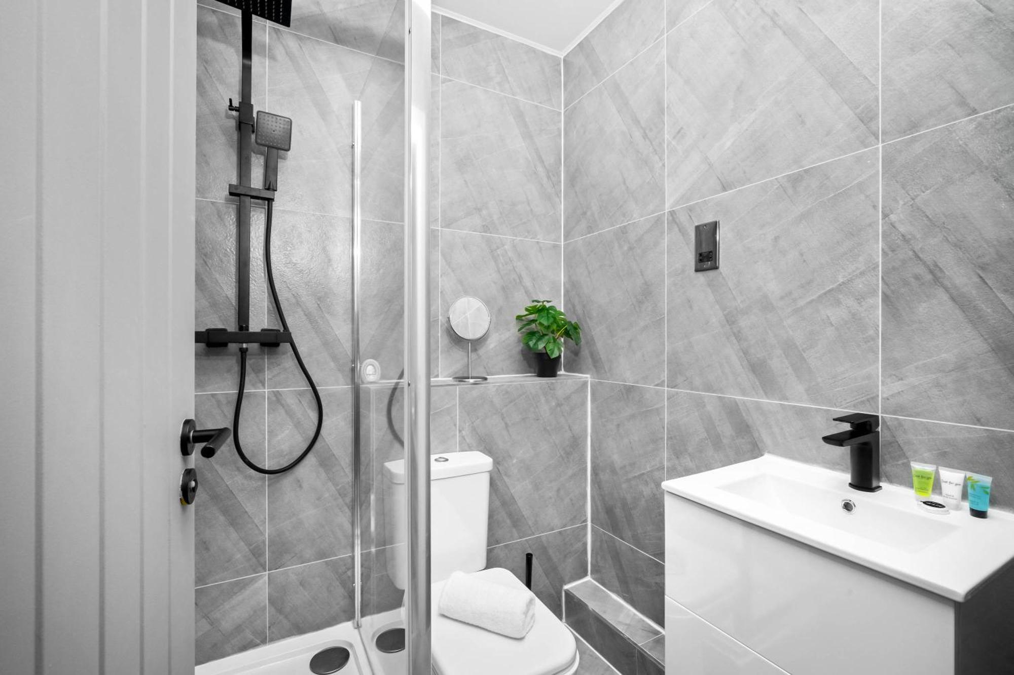 New Luxury Two Bedroom Apartment - City Centre - Netflix - Wifi - Top Rated - Jq 8Ah Birmingham Esterno foto